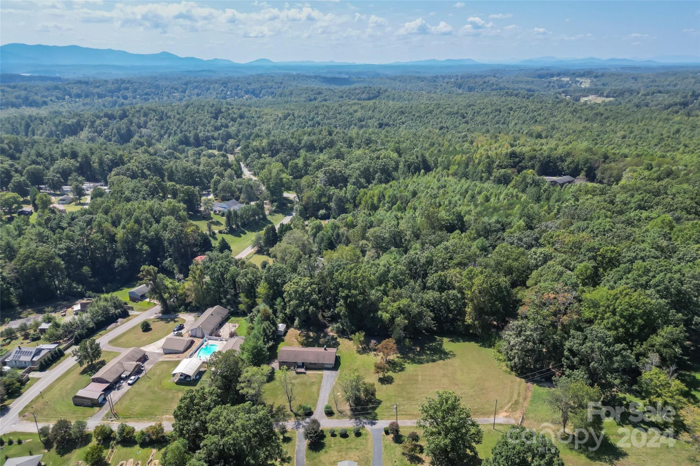 105 Stony Top Dr Morganton, NC 28655