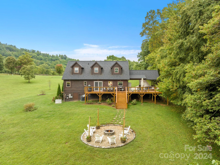 185 Grand Oaks Dr Hendersonville, NC 28792