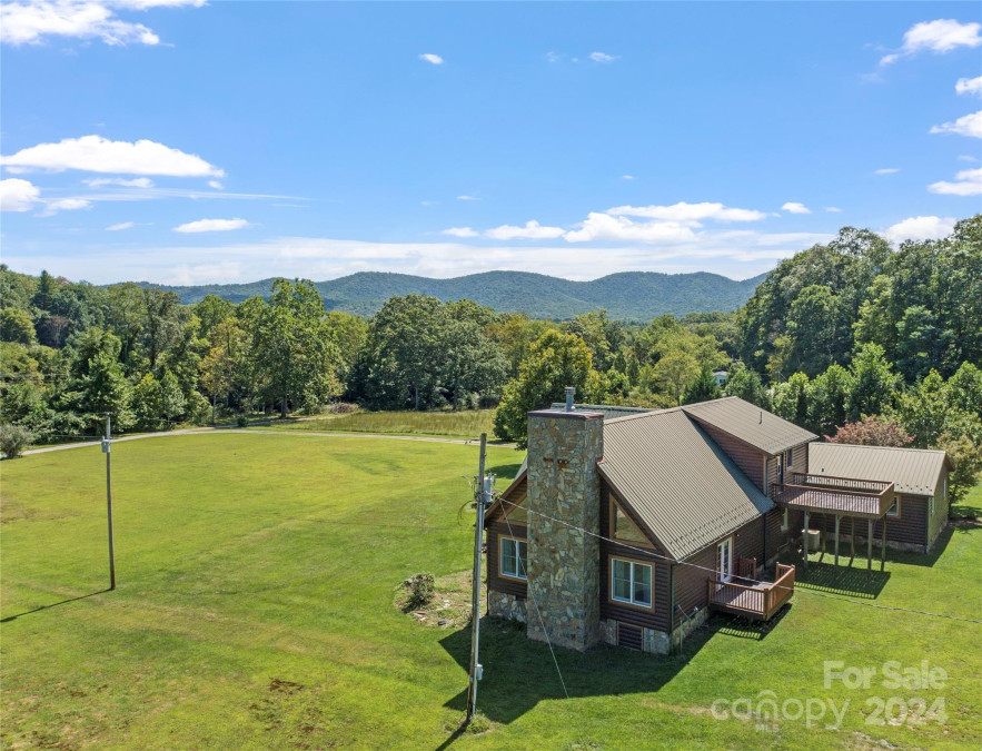 100 Mill Race Ln Burnsville, NC 28714