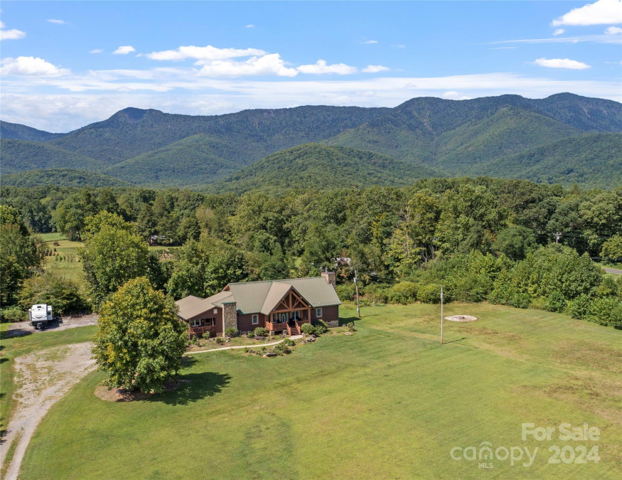 100 Mill Race Ln Burnsville, NC 28714