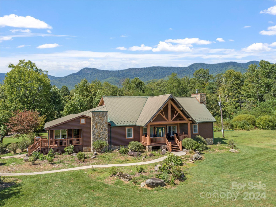 100 Mill Race Ln Burnsville, NC 28714