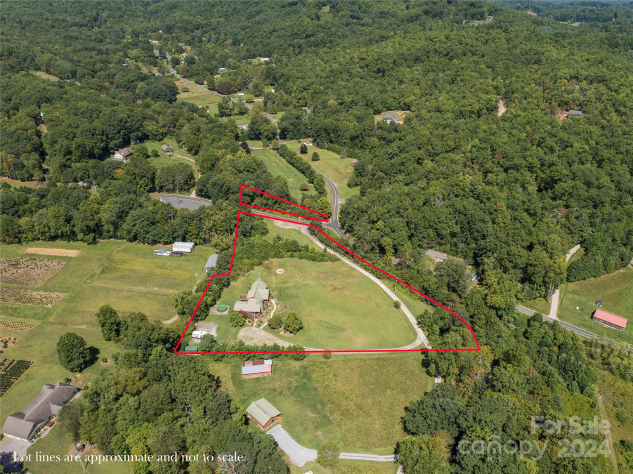 100 Mill Race Ln Burnsville, NC 28714