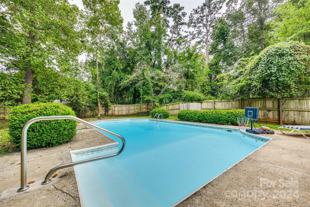 4428 Hounds Run Dr Matthews, NC 28105