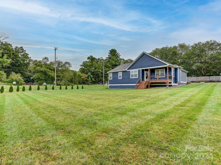 20 Windy Acres Knoll Dr Hendersonville, NC 28792