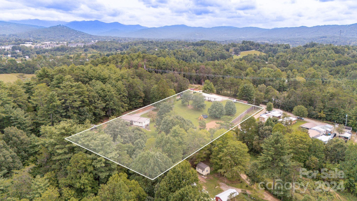 81 Pine Mount Rd Weaverville, NC 28787