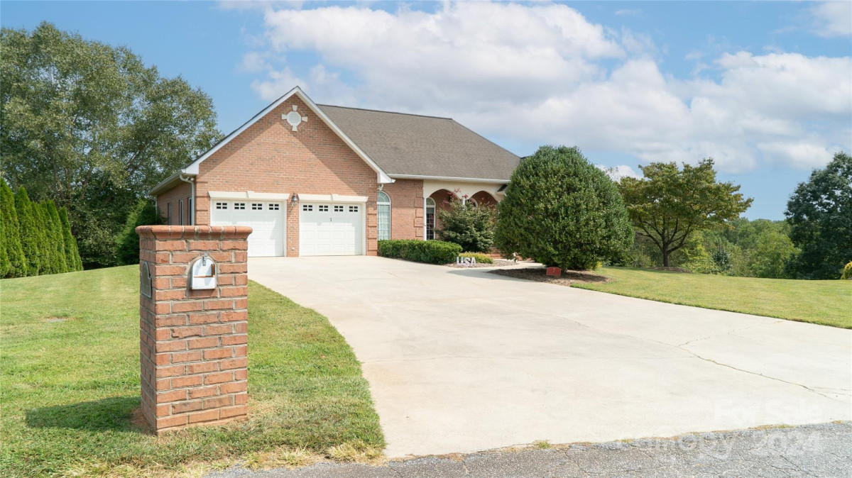 7 Ridge Dr Granite Falls, NC 28630