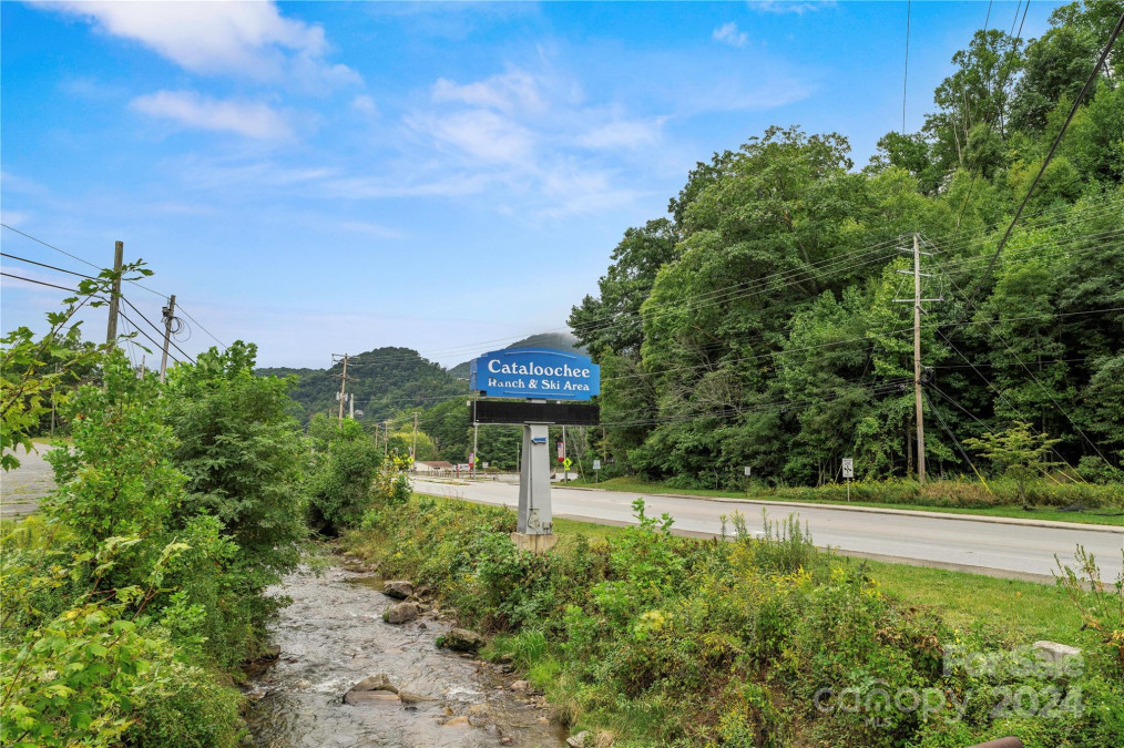 341 Soco Acres Rd Maggie Valley, NC 28751