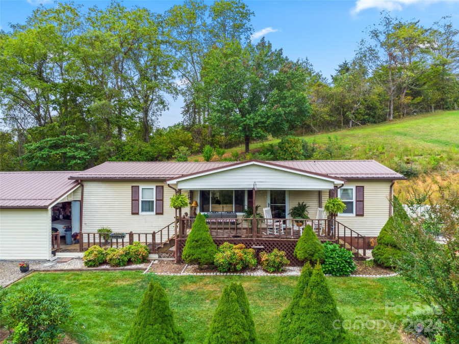 173 Deer Trail Ln Burnsville, NC 28714