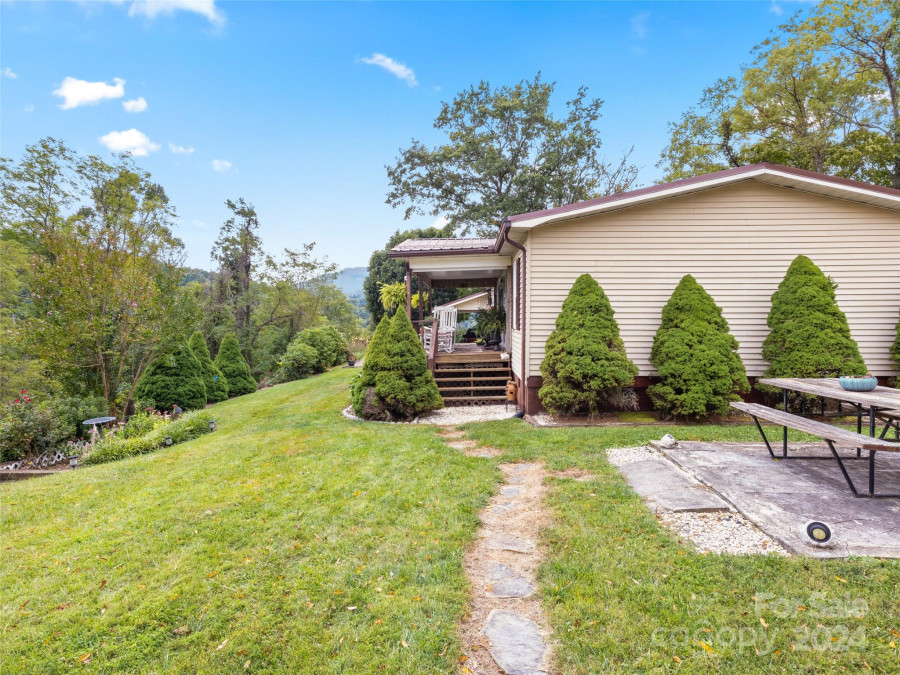 173 Deer Trail Ln Burnsville, NC 28714