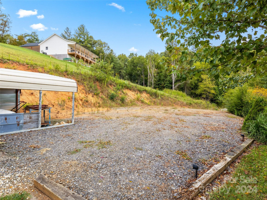 173 Deer Trail Ln Burnsville, NC 28714