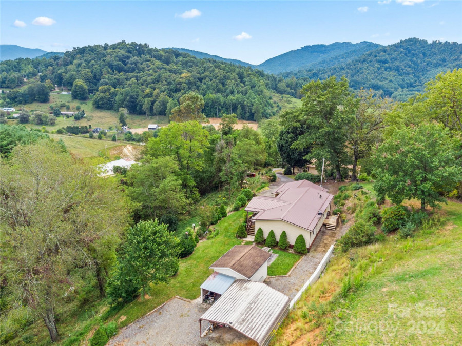 173 Deer Trail Ln Burnsville, NC 28714