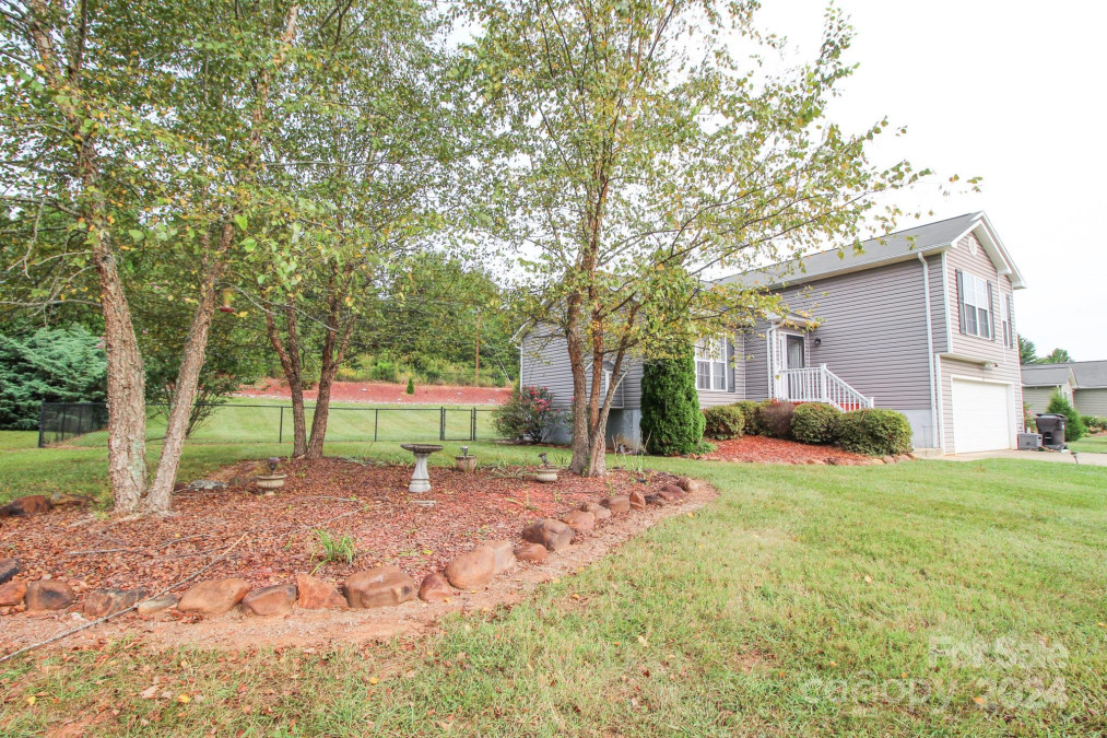 106 River Glen Dr Morganton, NC 28655