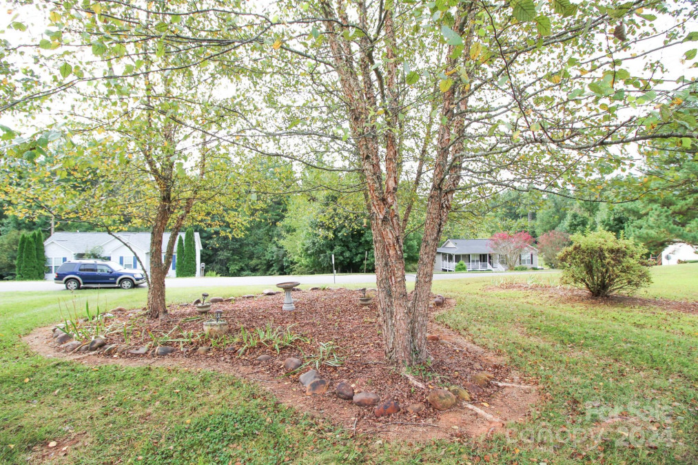 106 River Glen Dr Morganton, NC 28655