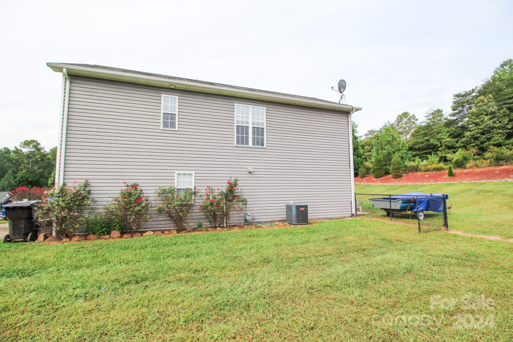 106 River Glen Dr Morganton, NC 28655