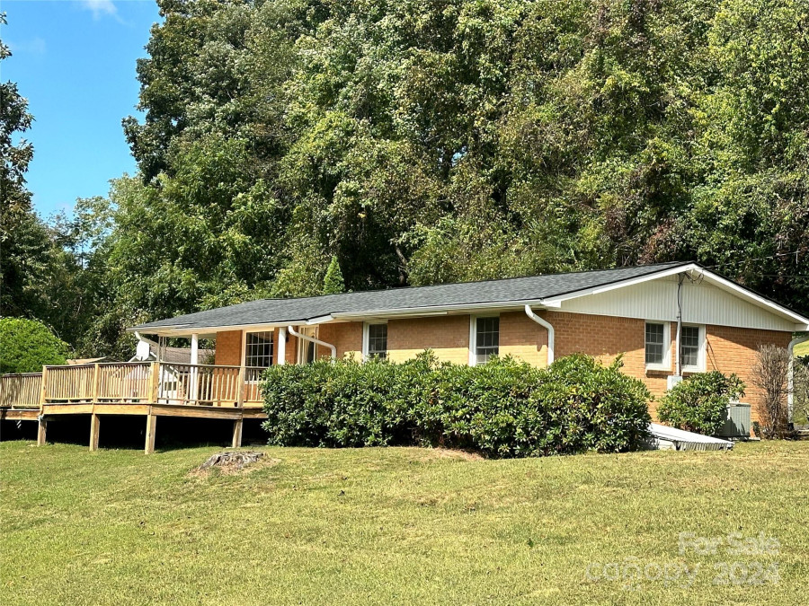 236 Mountain Crest Rd Swannanoa, NC 28778