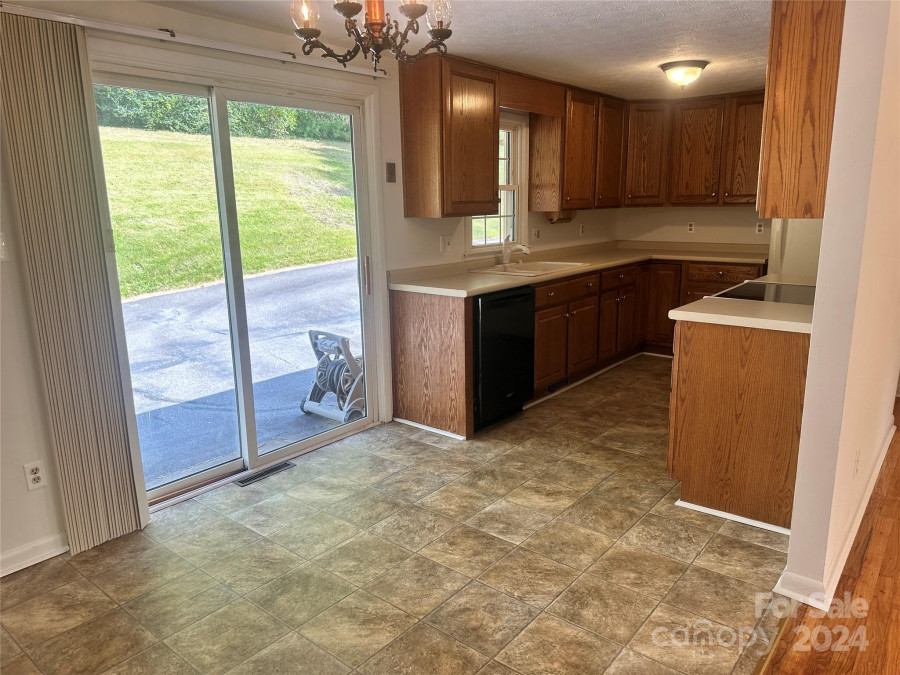 236 Mountain Crest Rd Swannanoa, NC 28778