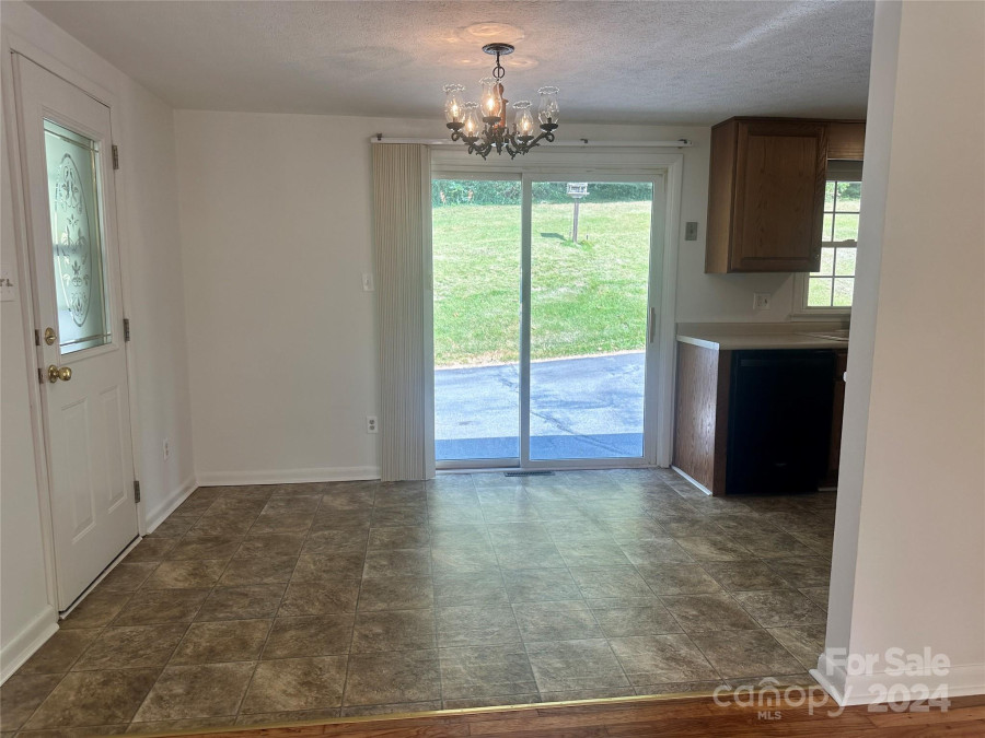 236 Mountain Crest Rd Swannanoa, NC 28778