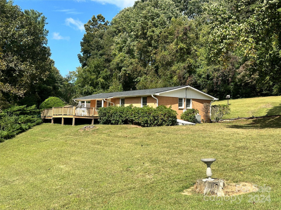 236 Mountain Crest Rd Swannanoa, NC 28778