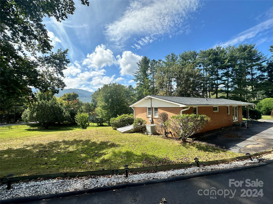 236 Mountain Crest Rd Swannanoa, NC 28778