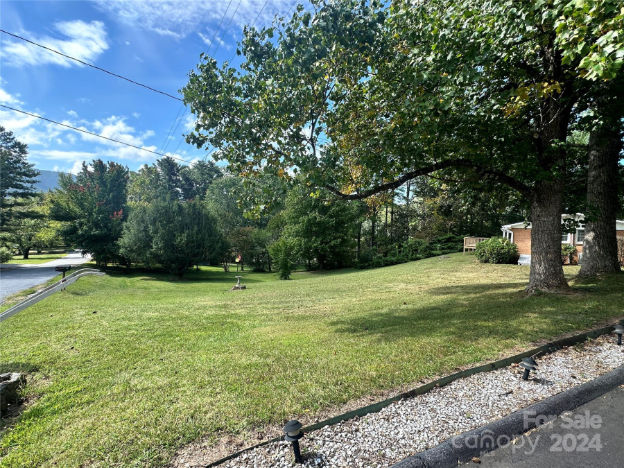 236 Mountain Crest Rd Swannanoa, NC 28778