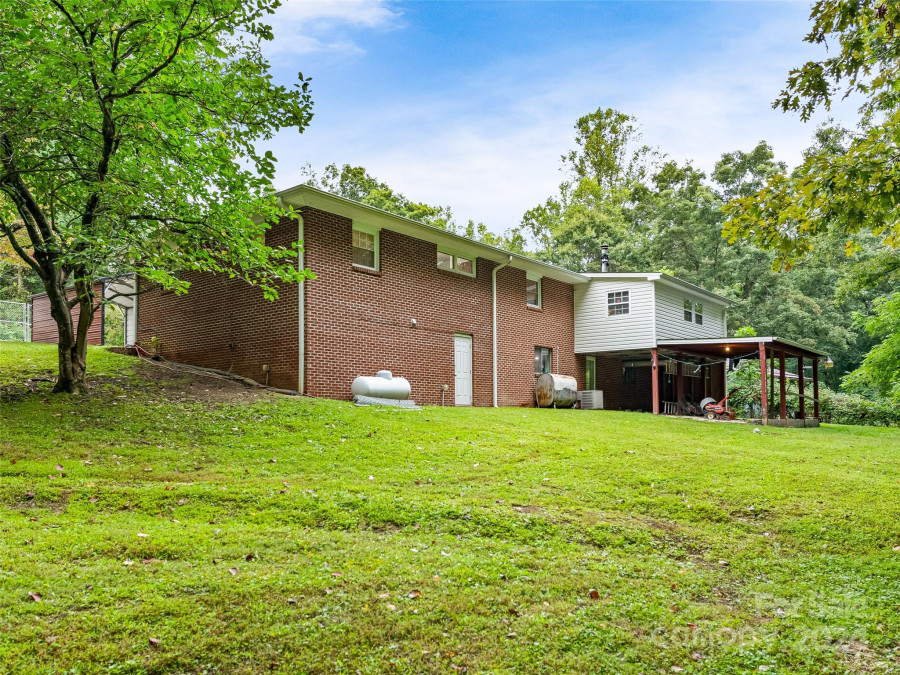 308 Darnell Dr Hendersonville, NC 28791