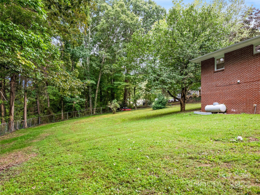 308 Darnell Dr Hendersonville, NC 28791