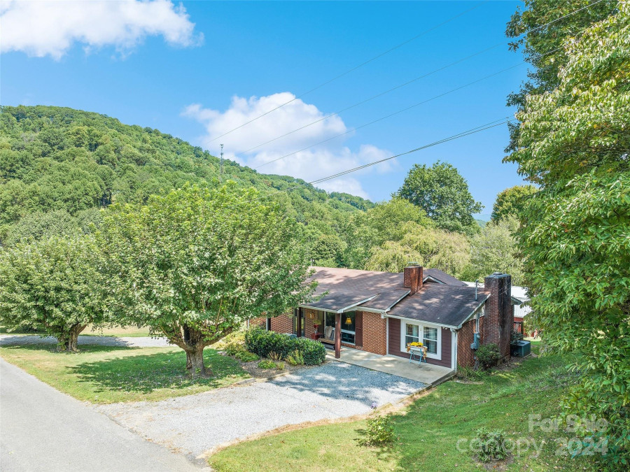 45 Boulder Dr Waynesville, NC 28786