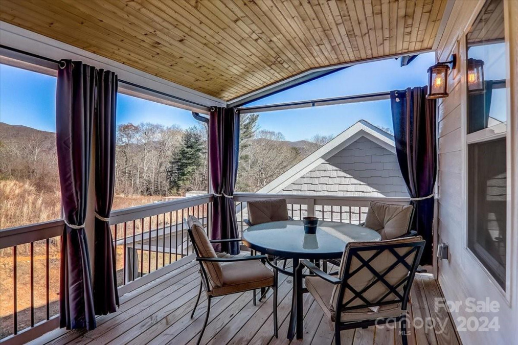 16 Tudor Way Black Mountain, NC 28711