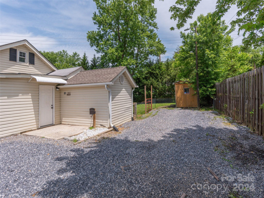 35 Wachayu Dr Clyde, NC 28721