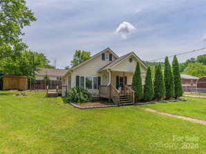 35 Wachayu Dr Clyde, NC 28721