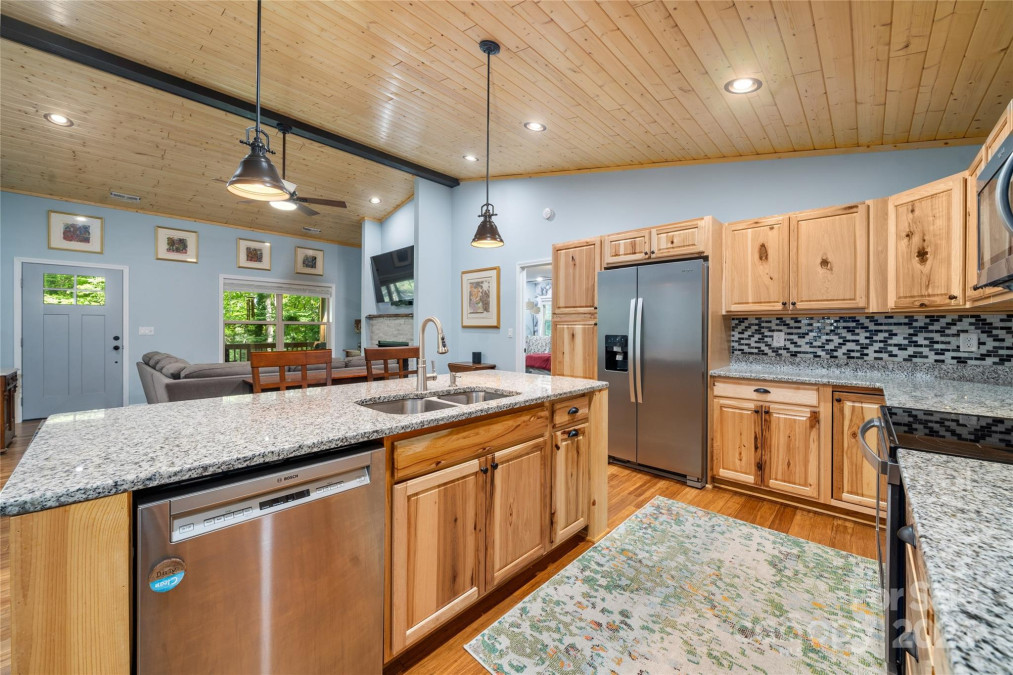 1965 Dogwood Dr Maggie Valley, NC 28751