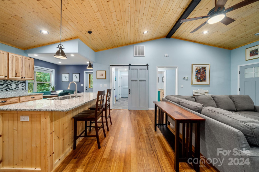 1965 Dogwood Dr Maggie Valley, NC 28751