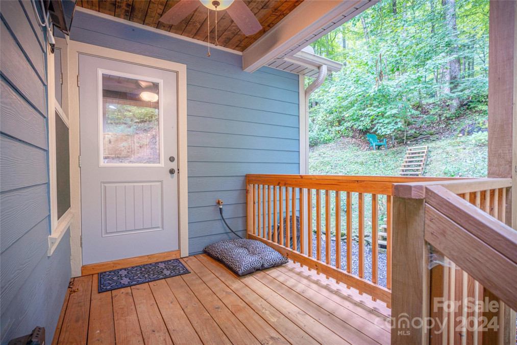 1965 Dogwood Dr Maggie Valley, NC 28751