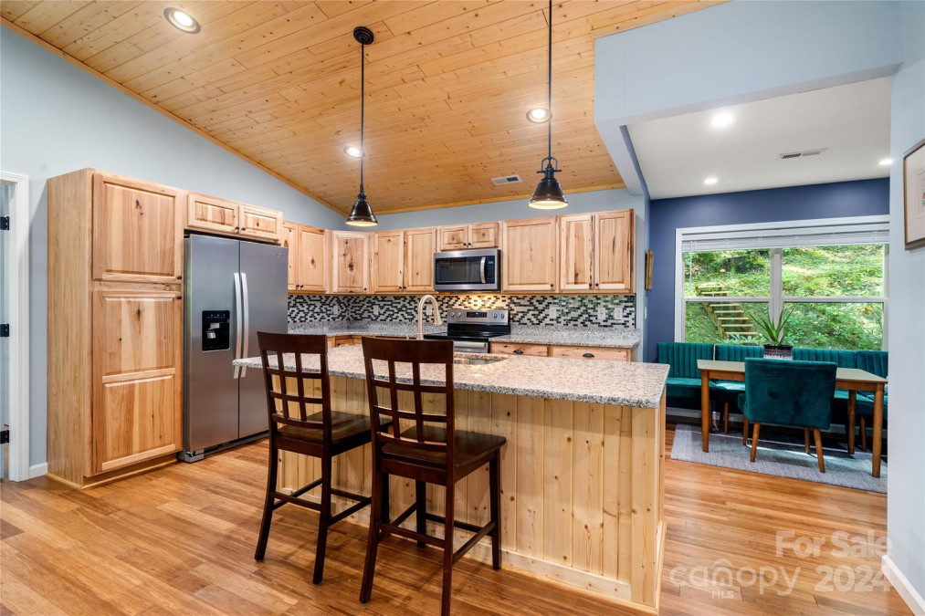 1965 Dogwood Dr Maggie Valley, NC 28751