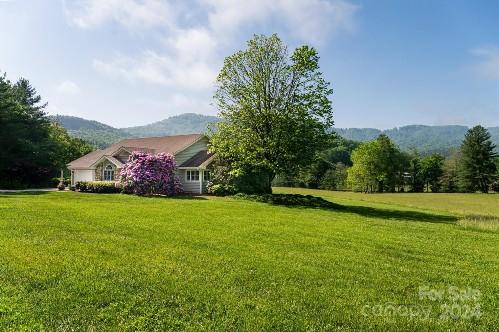 297 Crab Creek Rd Hendersonville, NC 28739