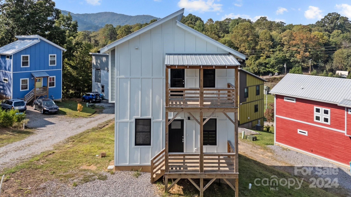 615 Salem Heights Ln Swannanoa, NC 28778