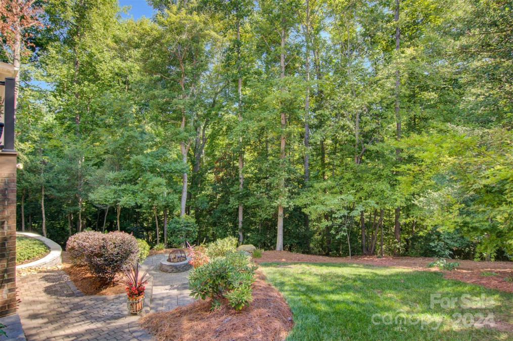 5690 Gold Creek Bay Dr Hickory, NC 28601