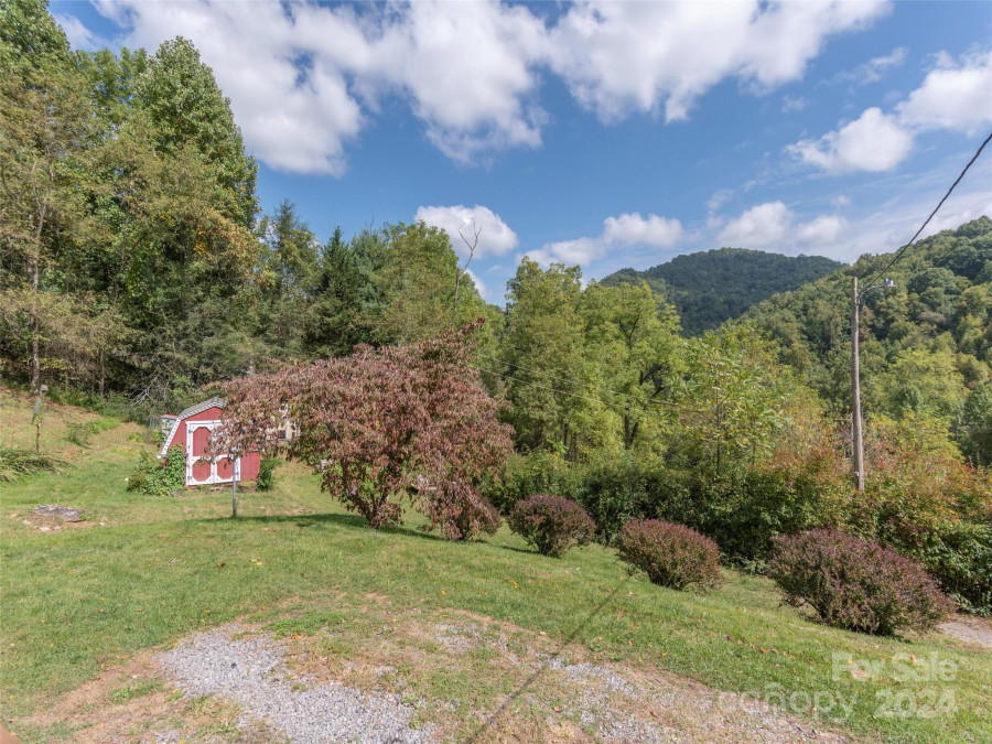 883 Price Town Rd Clyde, NC 28721