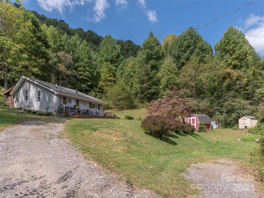 883 Price Town Rd Clyde, NC 28721