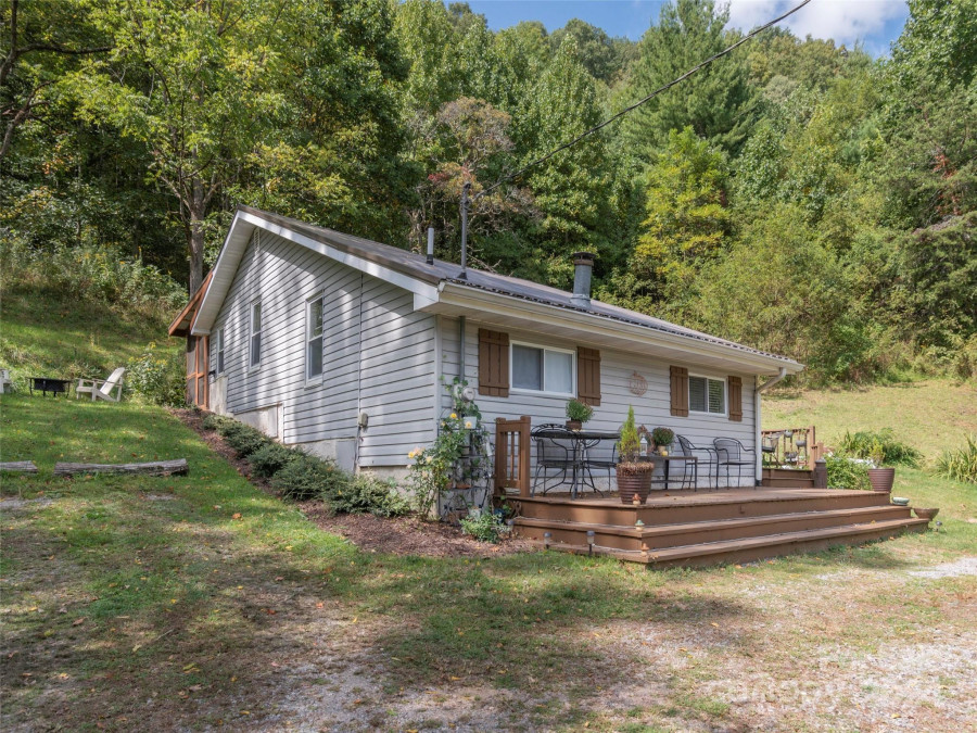 883 Price Town Rd Clyde, NC 28721