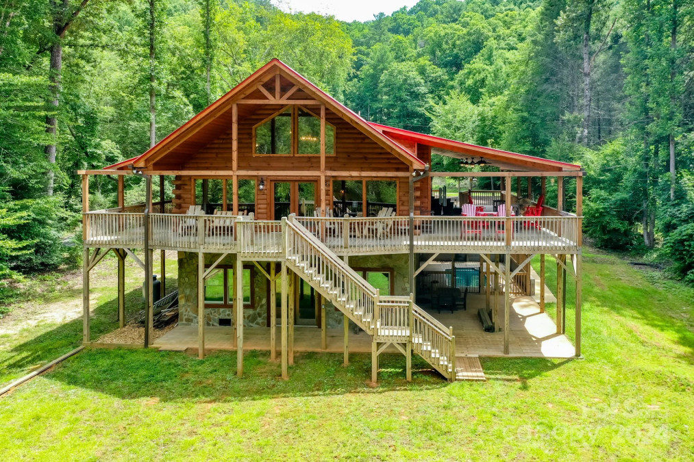 371 Redbird Dr Lake Lure, NC 28746