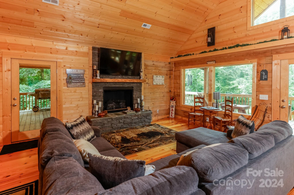 371 Redbird Dr Lake Lure, NC 28746