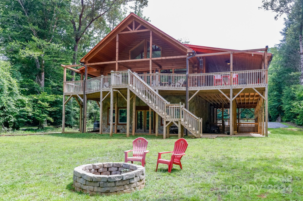 371 Redbird Dr Lake Lure, NC 28746