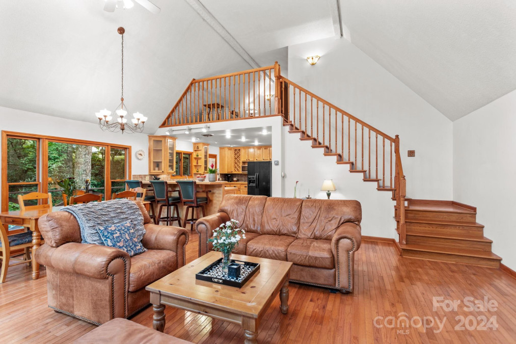 925 Winter Star Loop Burnsville, NC 28714