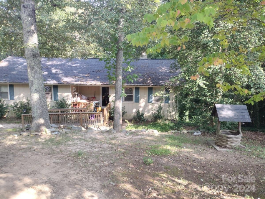 23 Keeneland Dr Hendersonville, NC 28792