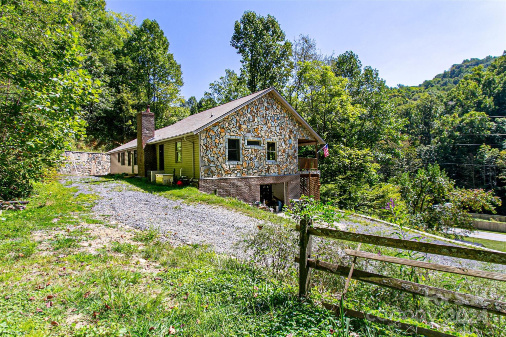 7180 Meadow Fork Rd Hot Springs, NC 28743