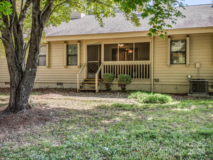 3502 Saint Augustine Pl Asheville, NC 28805