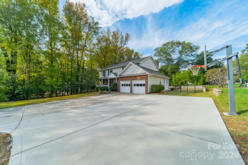 6632 Carmel Hills Dr Charlotte, NC 28226