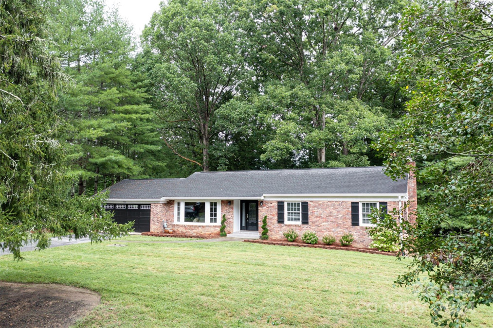 724 Maybank Dr Hendersonville, NC 28739