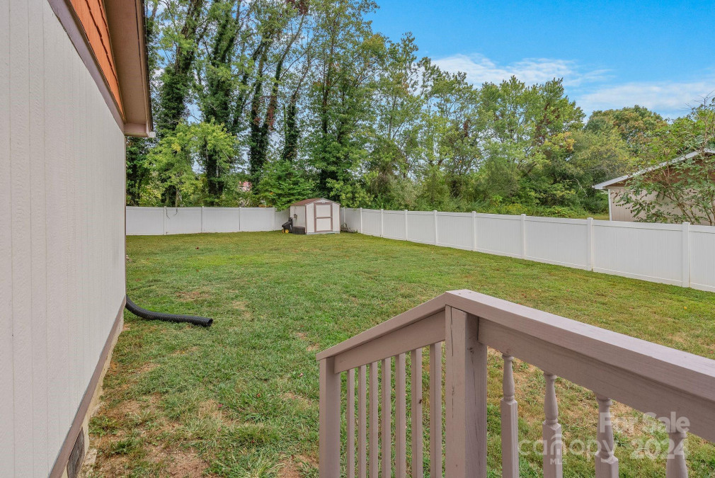 109 Holly Tree Cir Hendersonville, NC 28792